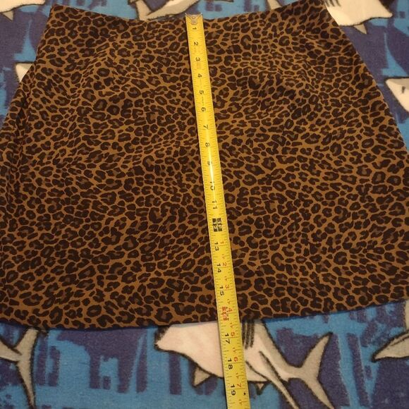 Imoda cheetah skirt 31-32 waist   (0211) - Picture 3 of 6